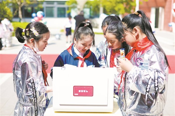 校园运动会放飞学生科创梦想