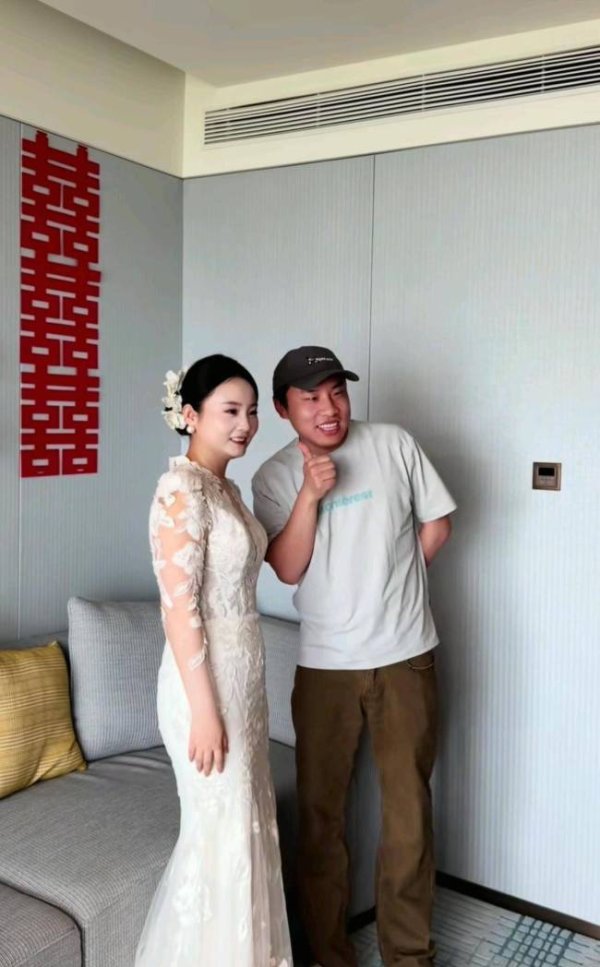 徐志胜五一去徐州参加发小婚礼 低调现身引关注
