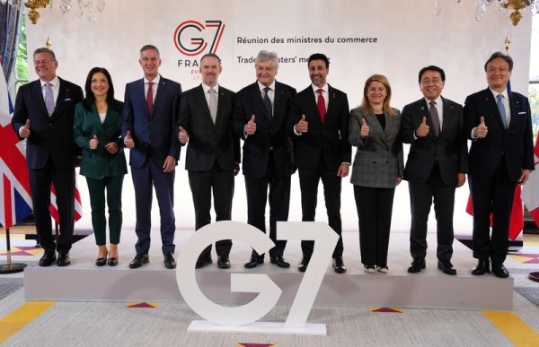 “马克龙想借G7拉拢中国”